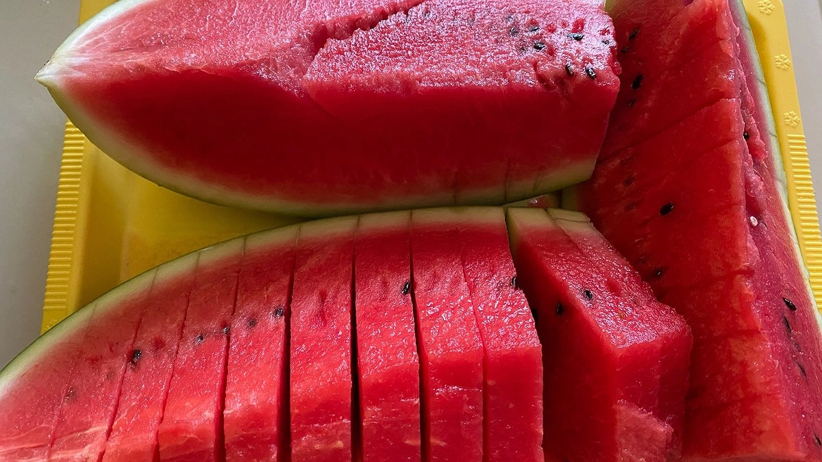 Едите арбузы неправильно: один признак выдаст плод, опасный для здоровья – и как выбрать самый вкусный