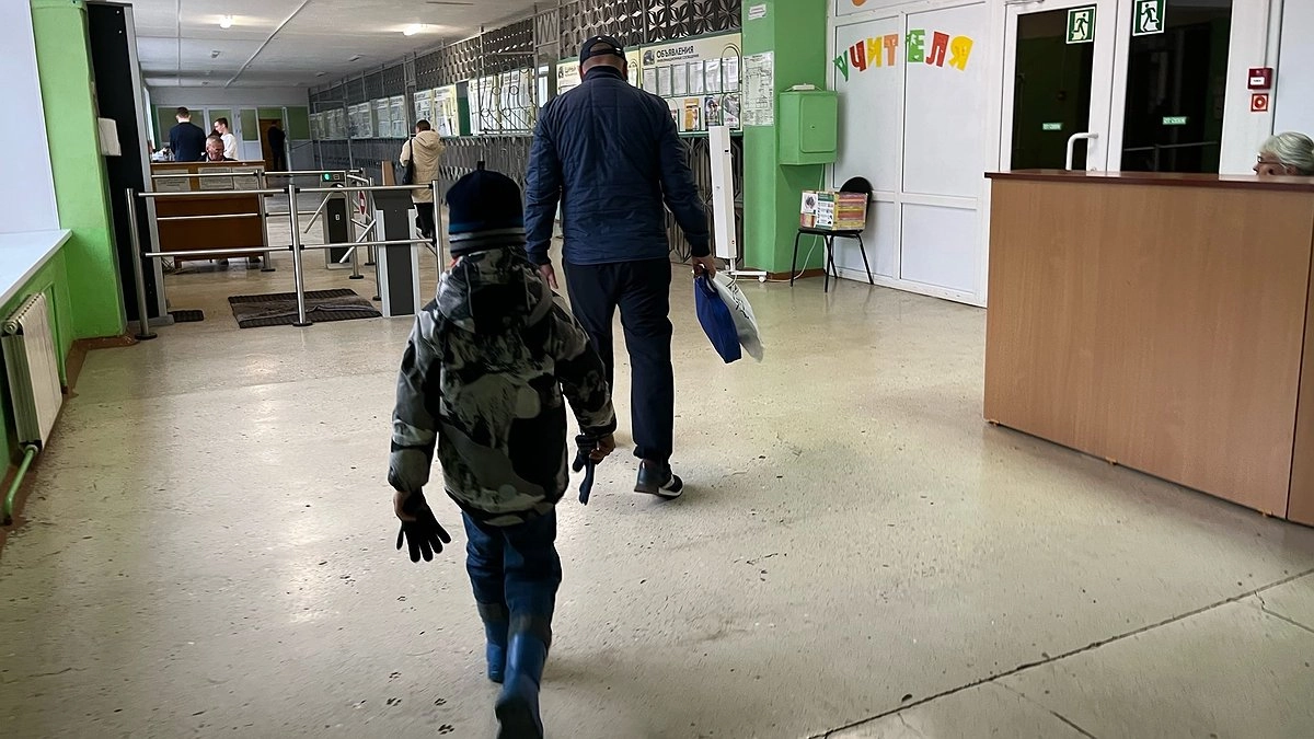 В Кирове школьников не пустили на уроки из-за неправильных брюк