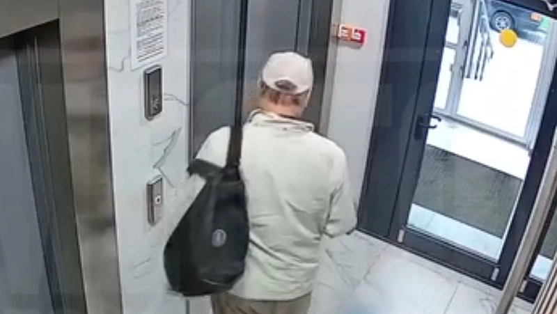 В Кирове пенсионер бил и пинал школьницу на детской площадке: видео