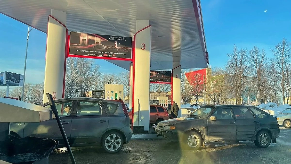 В России подешевел бензин