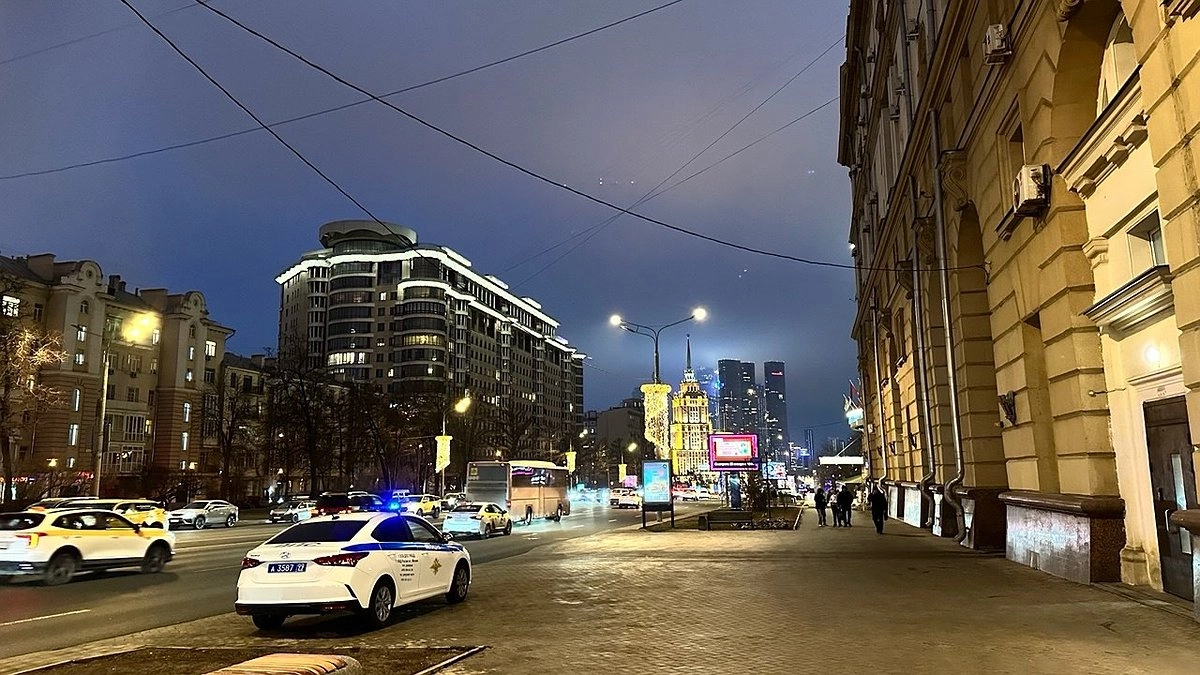 Главная картинка новости: Снежная сказка или тёплая оттепель? Какой сюрприз готовит москвичам и туристам погода на Новый год