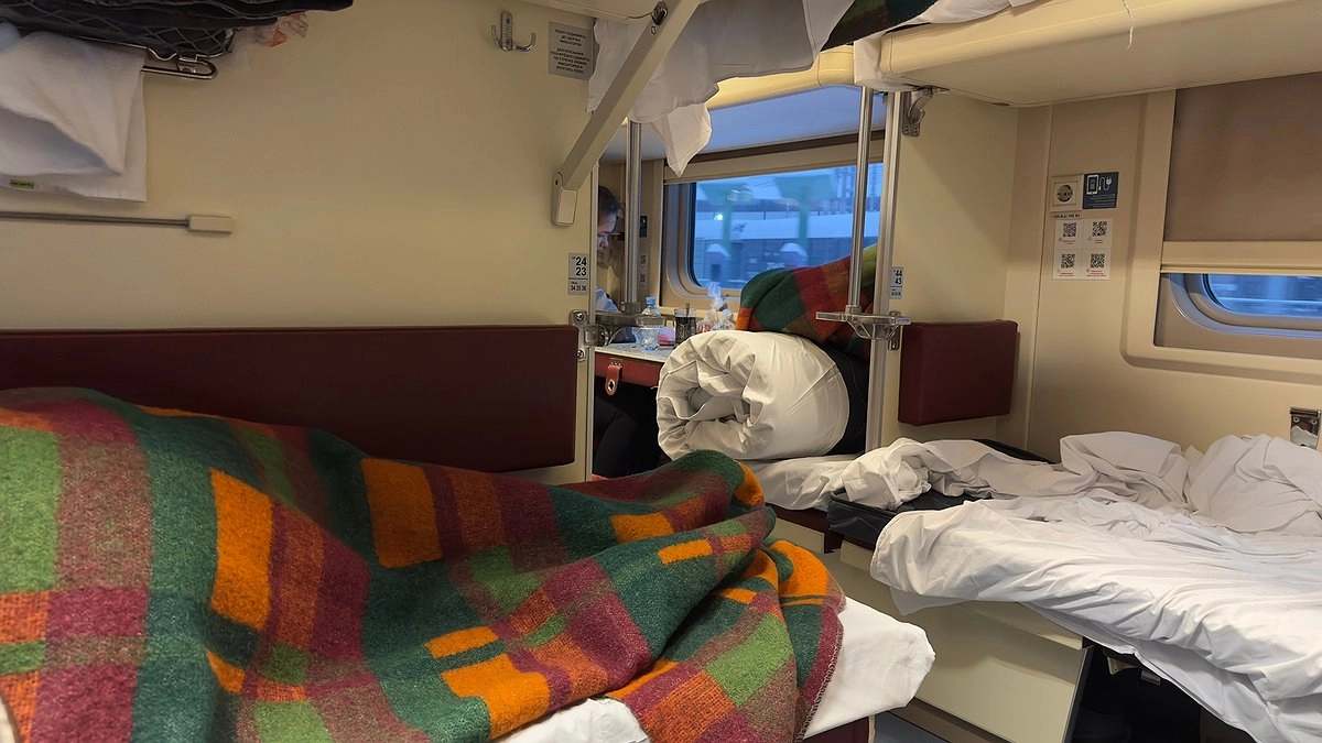 Главная картинка новости: Не только чай в подстаканнике: какие услуги в поездах дальнего следования проводники обязаны предоставить бесплатно