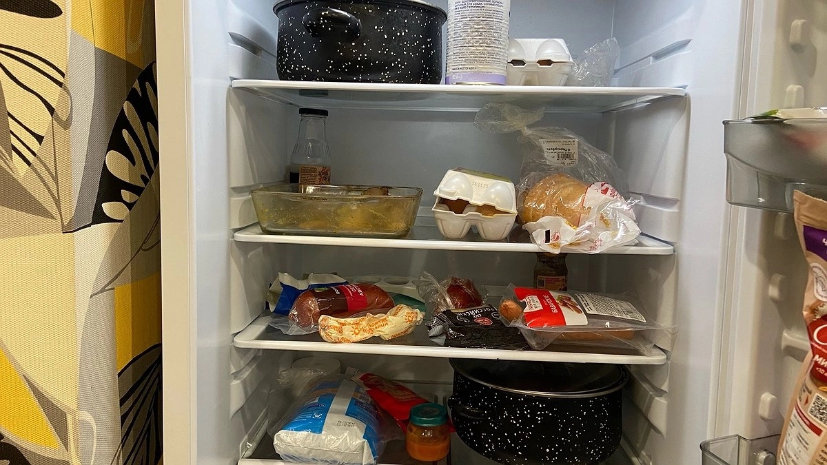Главная картинка новости: Почему нельзя ставить еду в холодильник в кастрюле и сковородке — запомните раз и навсегда