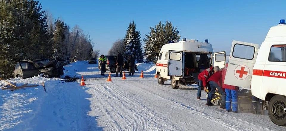 В Кировской области в серьезном ДТП пострадали шесть человек
