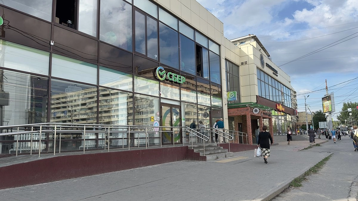 Главная картинка новости: Стоит ли открывать вклад в 2025 году или дождаться января 2026: советы эксперта