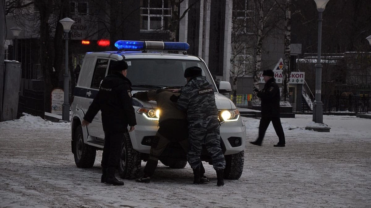 В Кирове задержали мужчину за покупку наркотиков