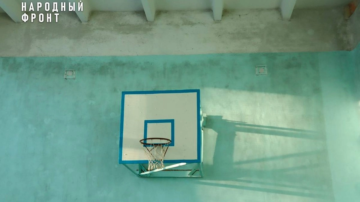 Главная картинка новости: Жители Кирова пожаловались Путину на плесень в школе