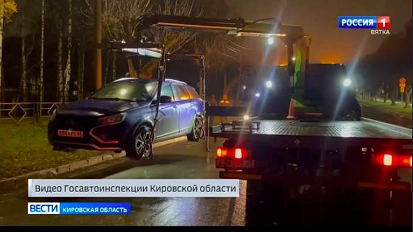 В Кирове начали эвакуировать неправильно припаркованные фуры с помощью новой спецтехники