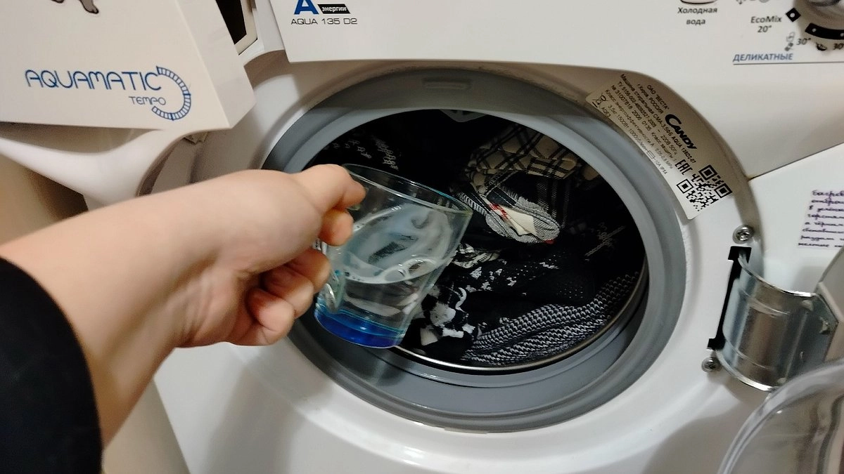 Зачем опытные хозяйки льют уксус в стиралку: подсмотрела у соседки, теперь делаю только так