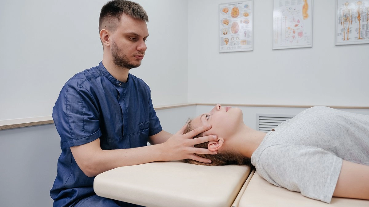 Главная картинка новости: Плохое зрение из-за шеи: врач рассказал, какие неочевидные факторы могут влиять на глаза