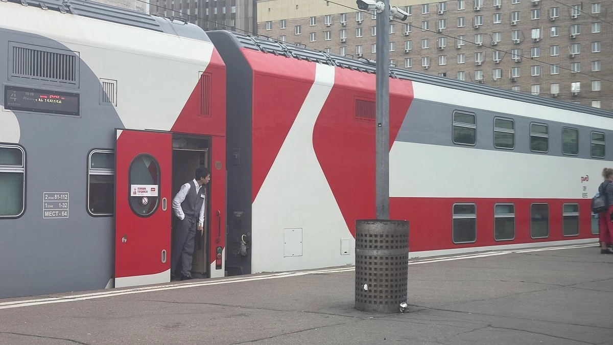 Главная картинка новости: Попутчица заставила меня поверить, что моя полка верхняя — утром выяснилось, что это был обман