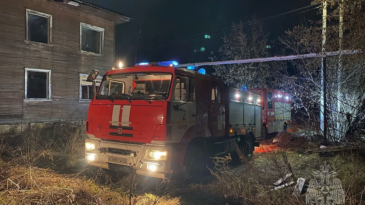 Два человека погибли при пожаре в жилом доме в Омутнинском районе