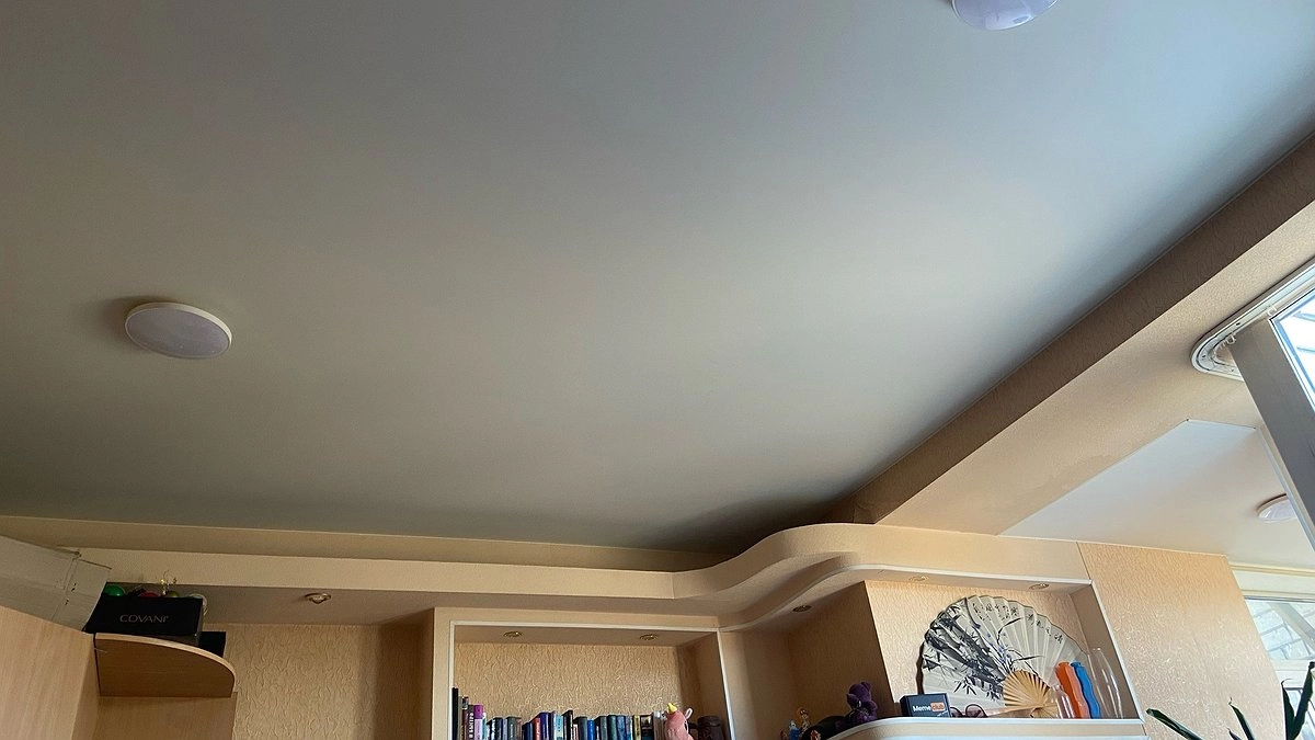 С 1 апреля полностью будет запрещена установка натяжных потолков: их придется снять