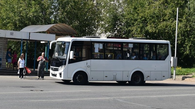 Жители города под Кировом тратят сотни рублей на такси из-за отмены автобусов