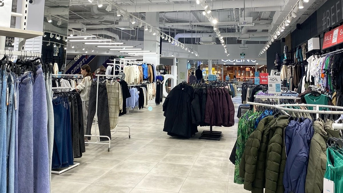 Главная картинка новости: Умные покупатели ждут именно конца февраля: как урвать крутой пуховик или куртку со скидкой в 90% - лайфхаки для экономных