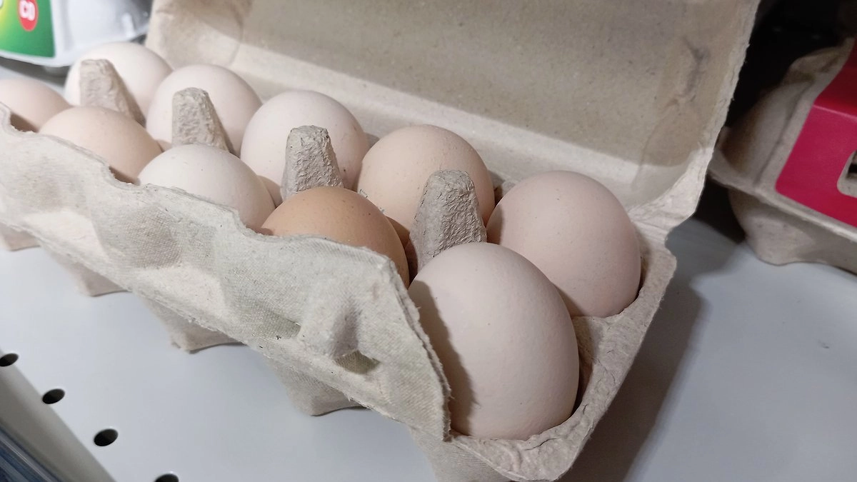 Ушлые продавцы выбирают яйца себе домой только так - запоминайте 2 приема