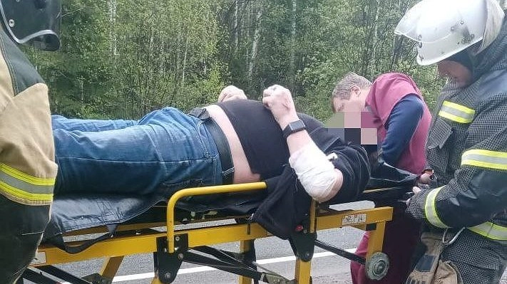 В Пижанском районе после жесткого ДТП водителя спасли с помощью "Медведя"