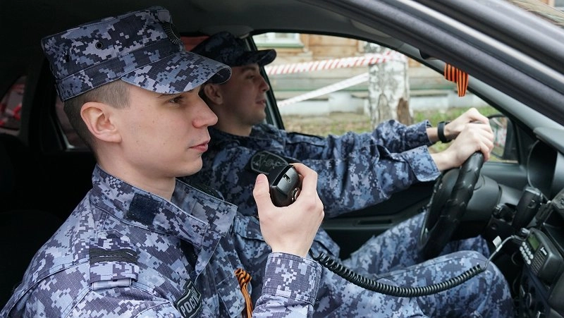 Главная картинка новости: Из-за драки двух девушек в кировский оздоровительный центр пришлось вызывать Росгвардию