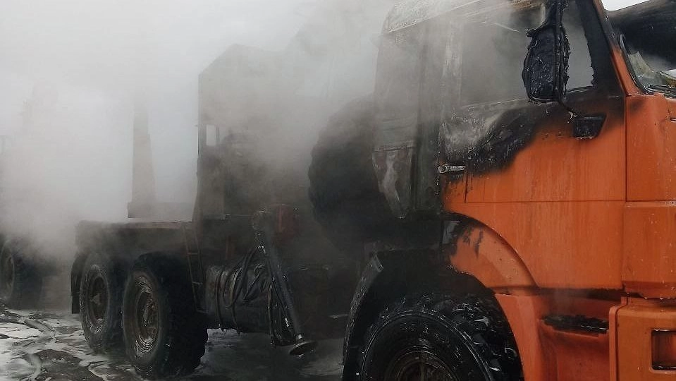 В Слободском районе на ходу загорелся лесовоз