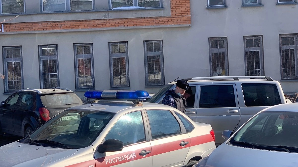В Кирове росгвардейцы задержали мужчину, находящегося в федеральном розыске