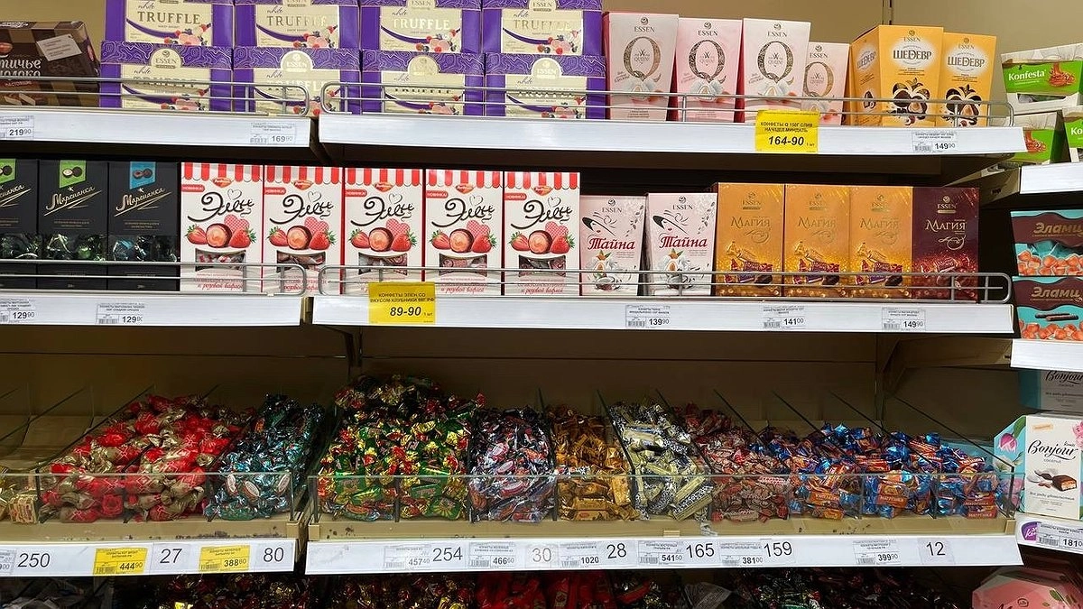 Главная картинка новости: Опасная сладость: продавцы рассказали, что скрывают конфеты на развес и почему их нельзя брать