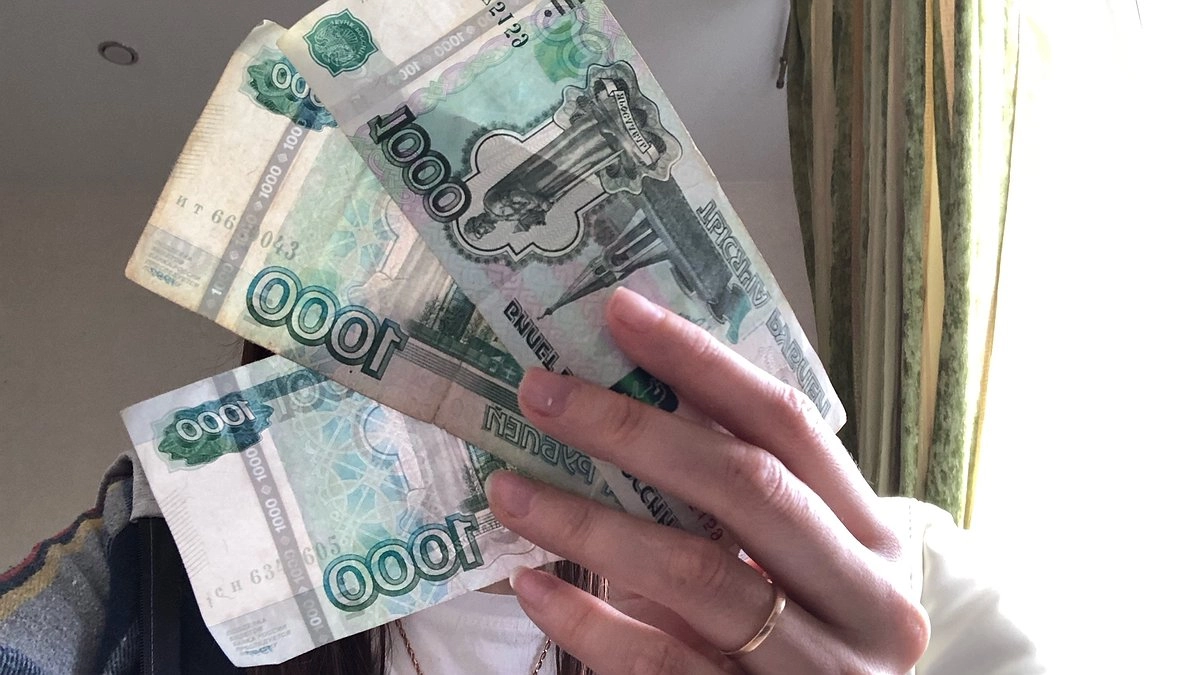 «Черный август» для российского рубля. Что будет с экономикой страны и пора ли скупать валюту