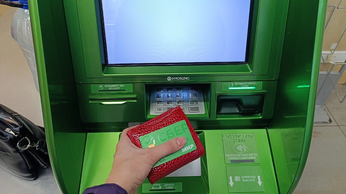 В 1984 году мама внесла 500 рублей на мою сберкнижку к моему 18-летию: пошла в Сбер, узнать, сколько мне сегодня причитается