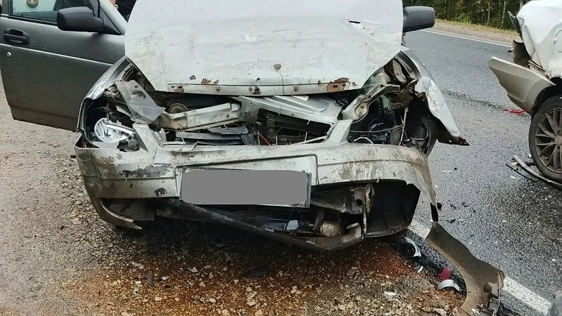 Мужчину ранило в тройном ДТП под Юрьей