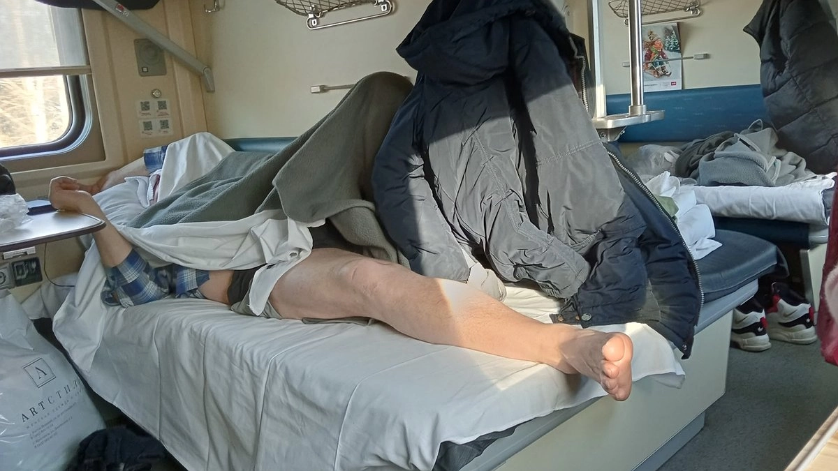 Проводник с 20-летним стажем раскрыл секреты: как сделать поездку комфортной, даже если ехать трое суток