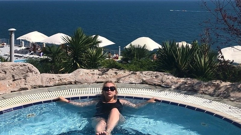 "С этими в один отель? Ни за какие деньги!": с какими иностранцами не хотят отдыхать туристы из России