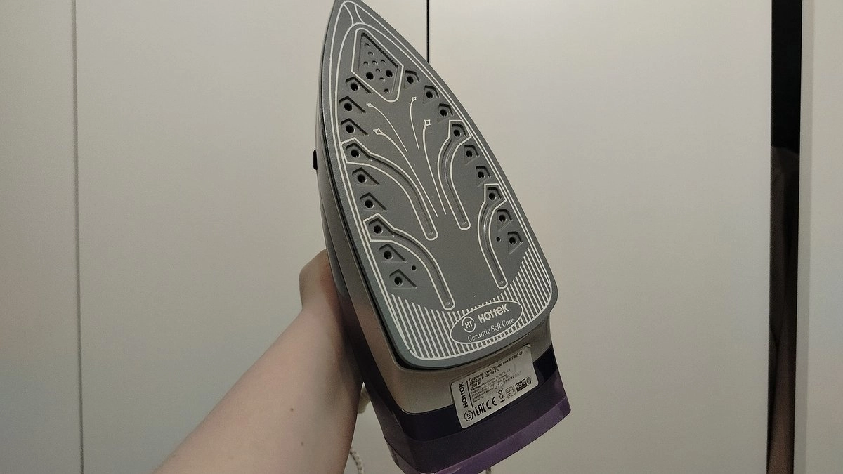 Гладить одежду утюгом - это уже прошлый век: чем заменяют хозяйки классический способ в 2026 году