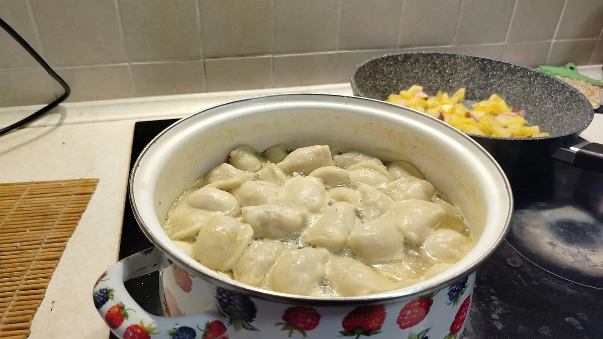 Почему нельзя бросать пельмени в кипяток. Запомните раз и навсегда