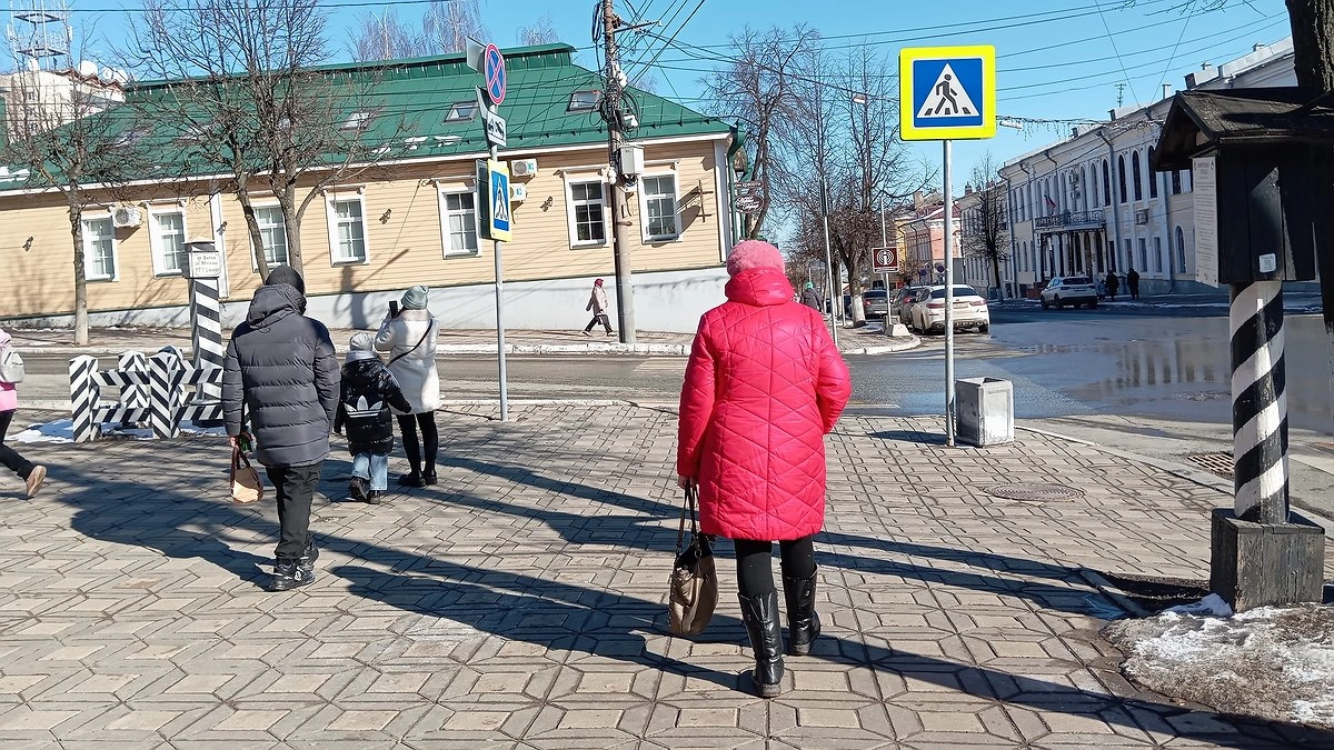 Главная картинка новости: Pantone назвал 10 главных цветов весны 2026: какие оттенки будут в моде - модницам на заметку