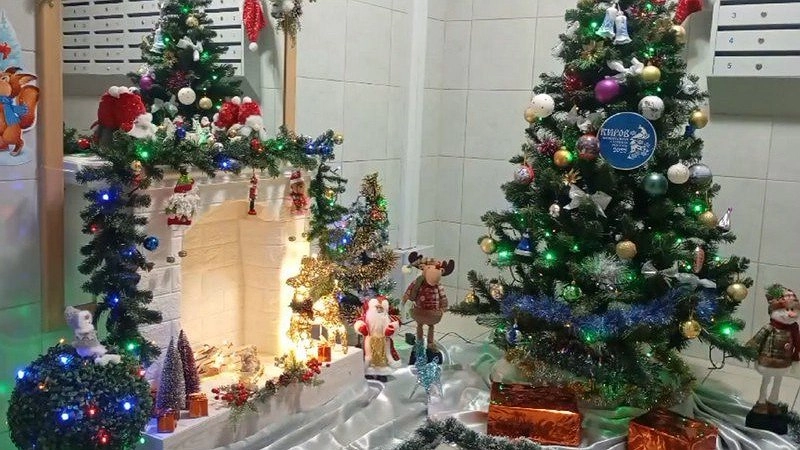 Кировчане устроили Новый год прямо в подъезде