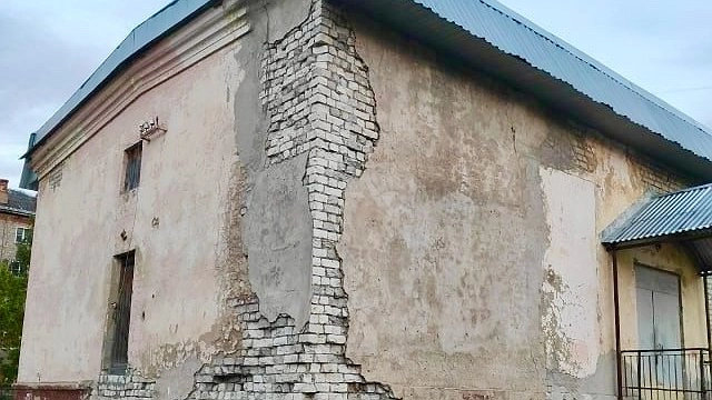 Главная картинка новости: СК России начал проверку школы в Кирове из-за обрушения стены