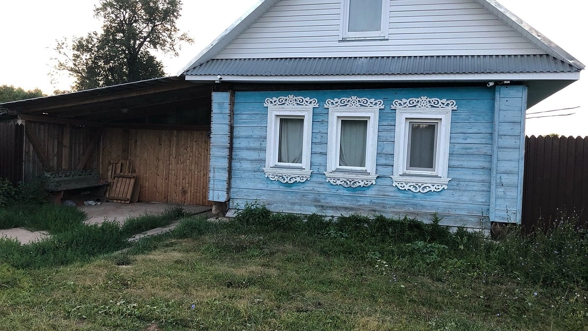 Красивое и практичное ограждение на даче сделали за сутки, на все потратили минимальную сумму: соседи обзавидовались
