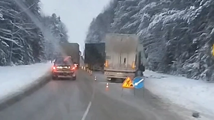 На трассе в Кировской области лоб в лоб столкнулись два грузовика
