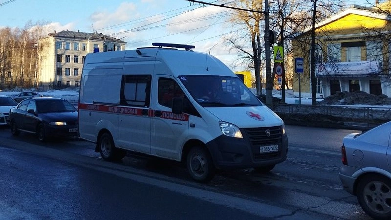 Две женщины устроили побоище с сотрудницей в чепецком кафе