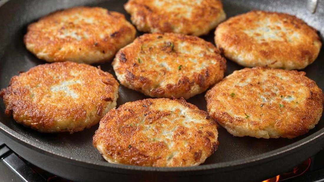 Добавляю 2 ложки в фарш — и котлеты получаются выше всяких похвал: сочные, нежные, воздушные — вдвое вкуснее ресторанных