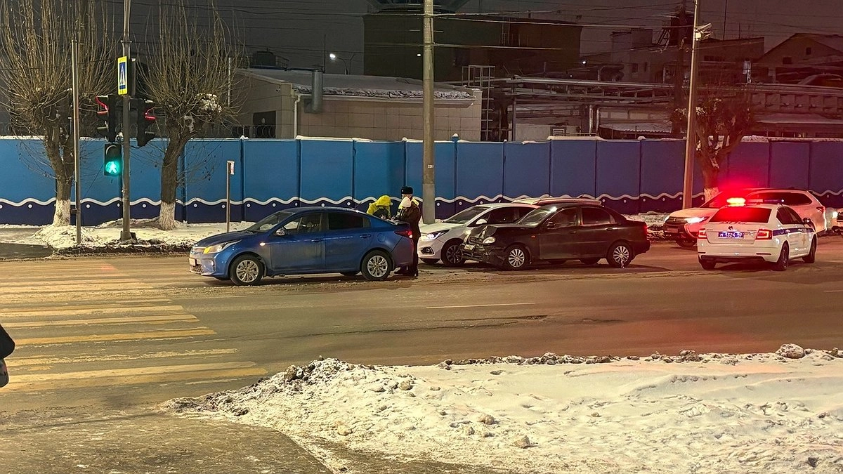 В Кирове у молокозавода пьяный бесправник учинил тройное ДТП