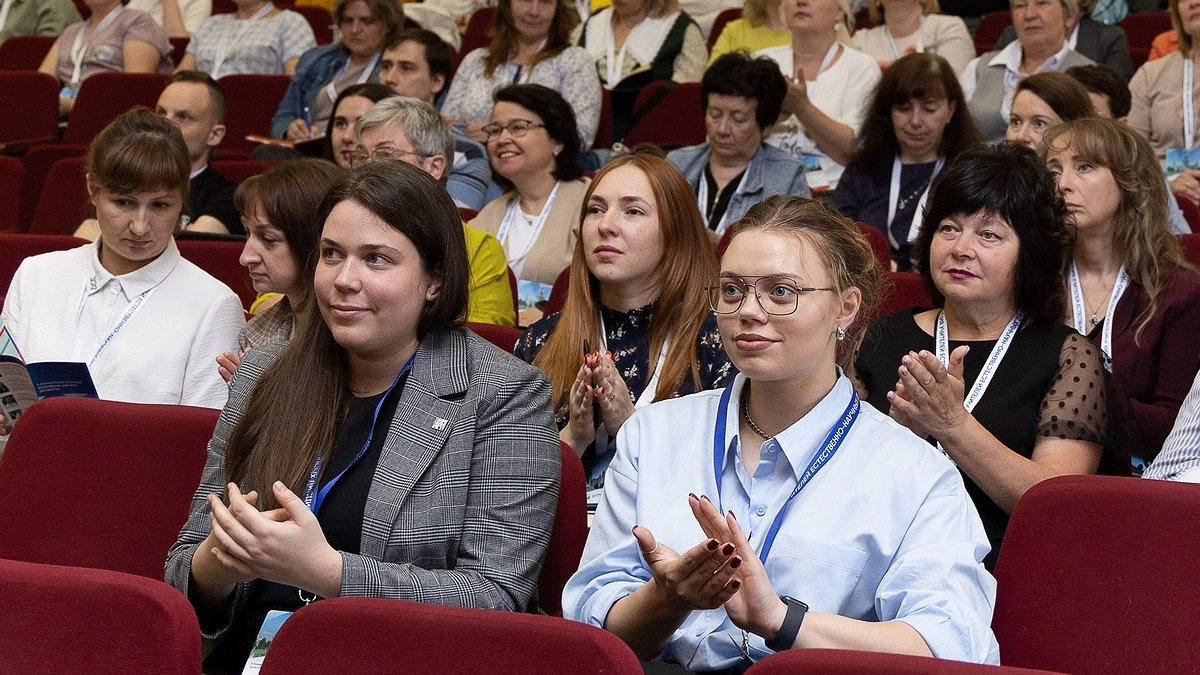 Главная картинка новости: «Уралхим» и МГУ организовали конференцию для учителей естественно-научных дисциплин