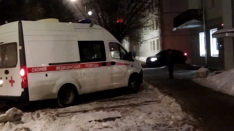 Главная картинка новости: После драки в баре кружками житель Кирова попал в больницу