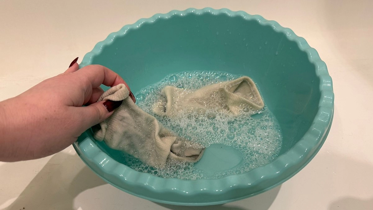 Стоит 50 рублей, а отбеливает лучше порошка: 1 кусок именно этого мыла спасает бельё от даже вековых загрязнений