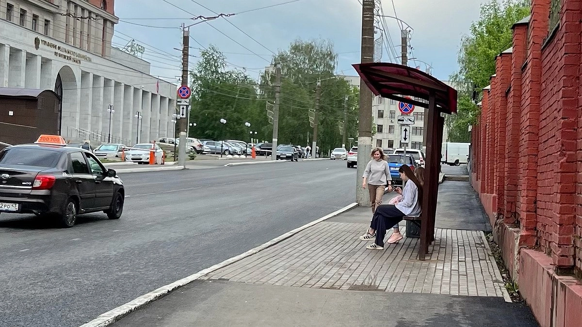 В Кировской области могут запретить курение на остановках и в переходах