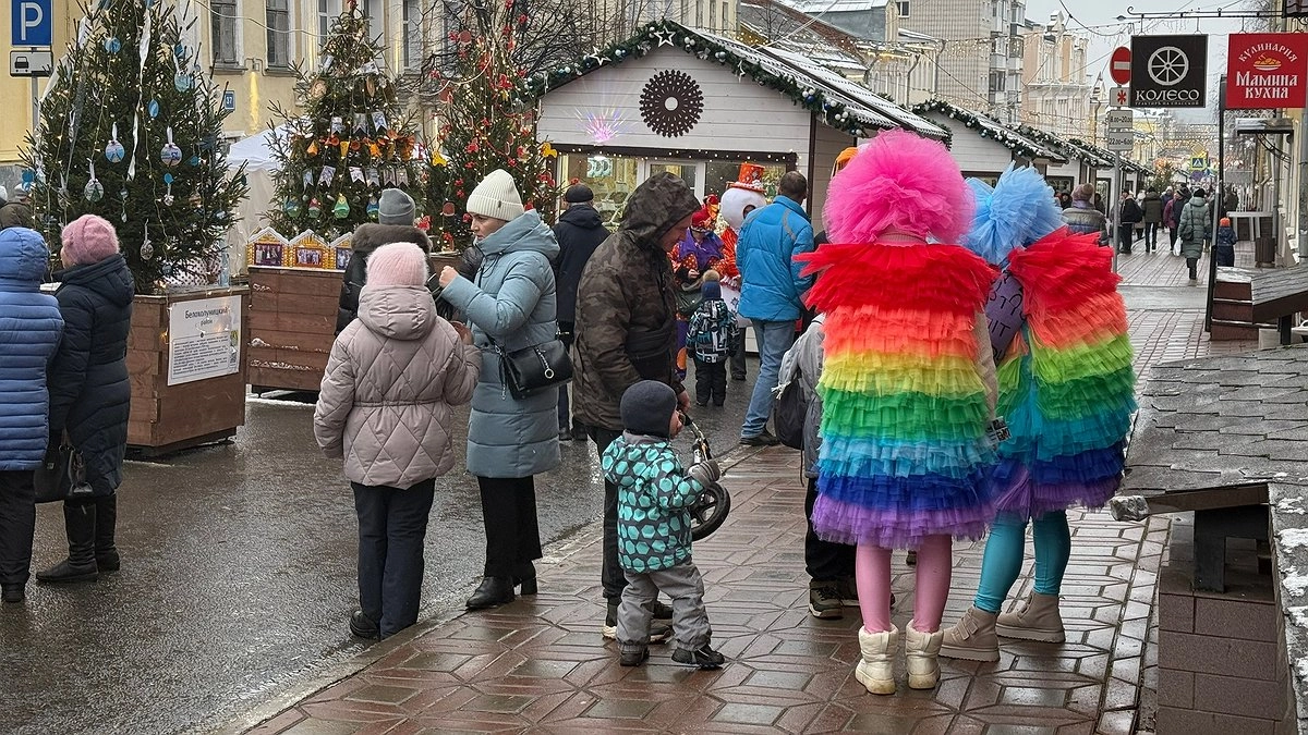 Главная картинка новости: Выходные перенесли из-за напряженной обстановки в стране: новогодние каникулы 2025-2026 уже не будут как раньше