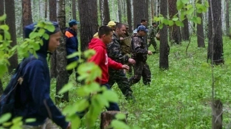 В Кирово-Чепецке третий день не могут найти 13-летнего подростка в черном костюме и серой куртке