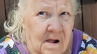 Ехала на автобусе в Радужный и потерялась: в Кирове ищут родственников 80-летней женщины