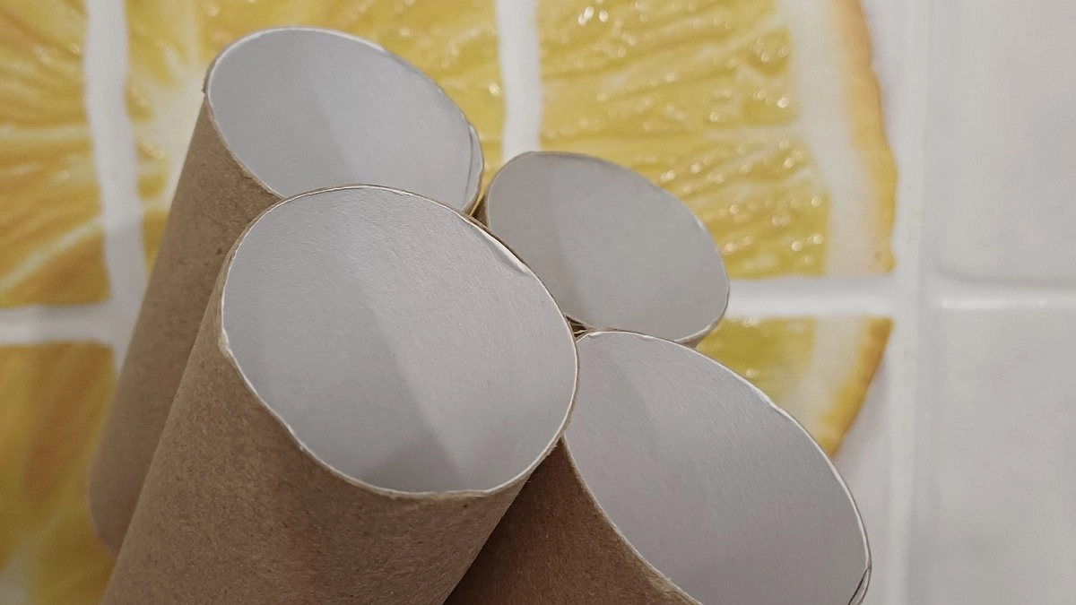 Главная картинка новости: Чтобы в туалете каждый день приятно пахло как в раю: простой лайфхак с втулкой, который работает лучше аэрозолей