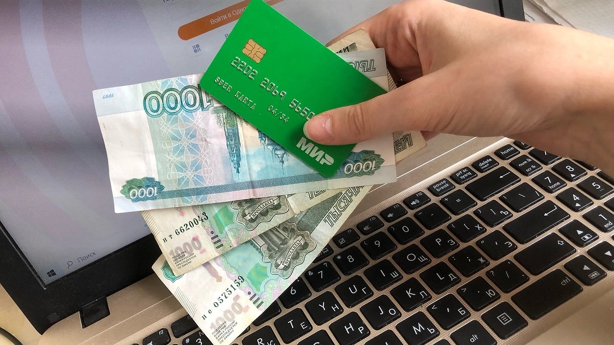 С 1 ноября налоговая будет автоматически списывать долги со счетов граждан