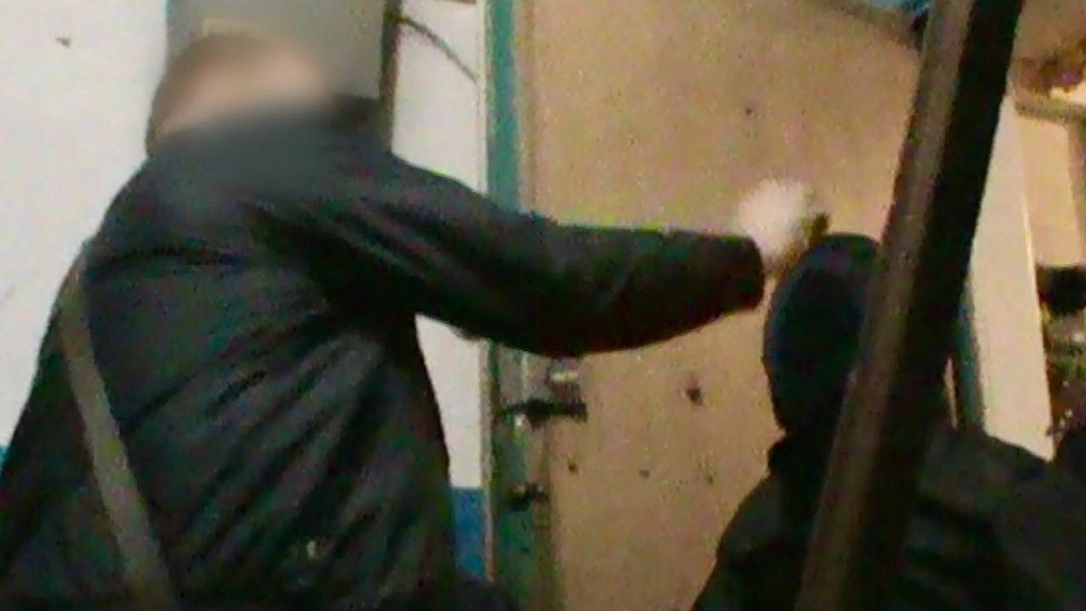 Житель Кирова жестоко убил мужчину после неудобного вопроса